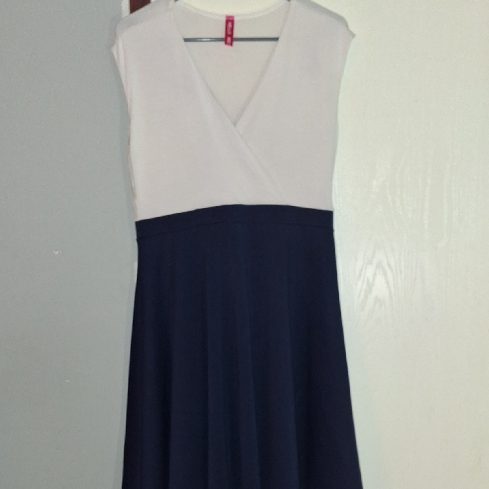 Hello MIZ Sleeveless White and Navy Dress